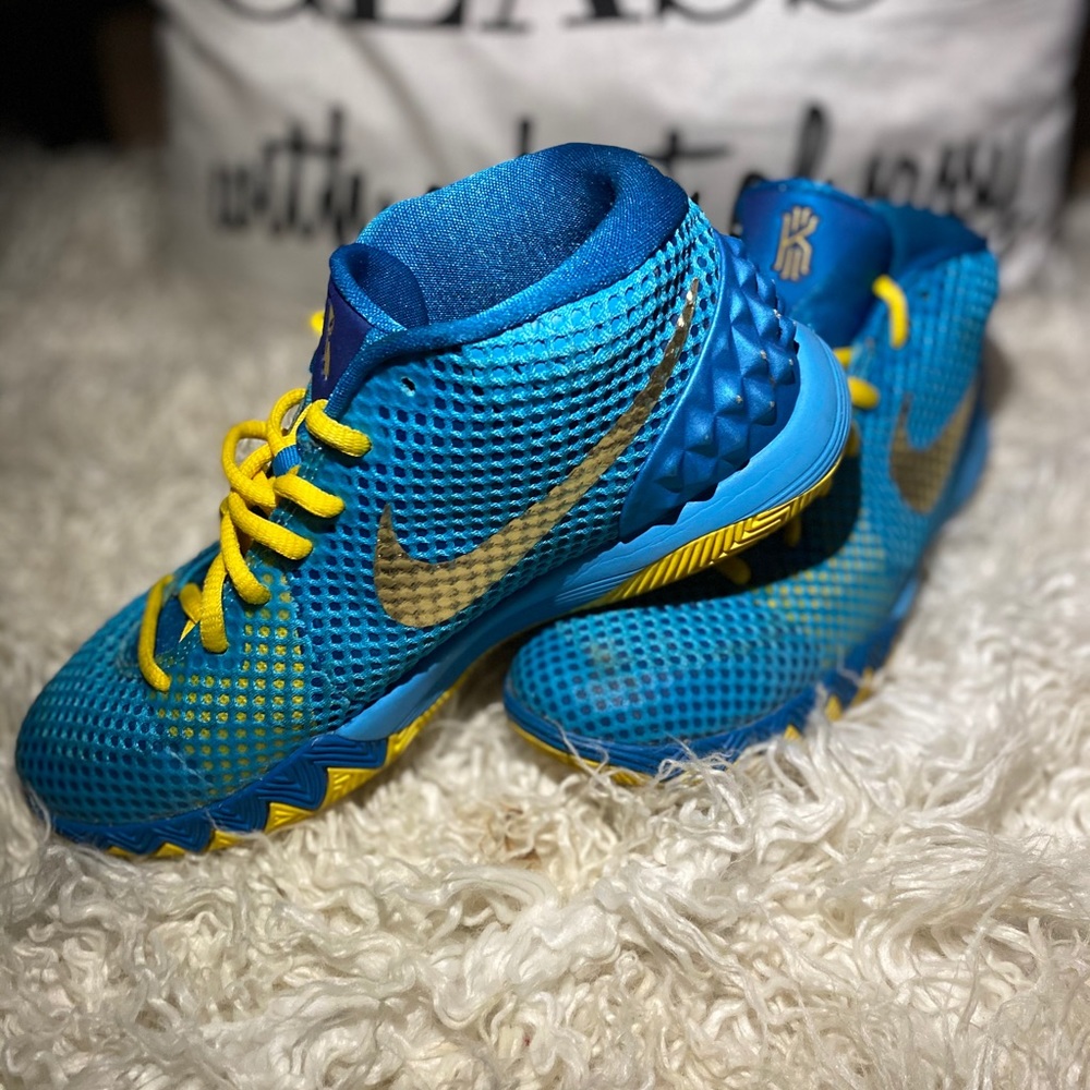 Basketball sneakers. Kyrie Irving 1 edition